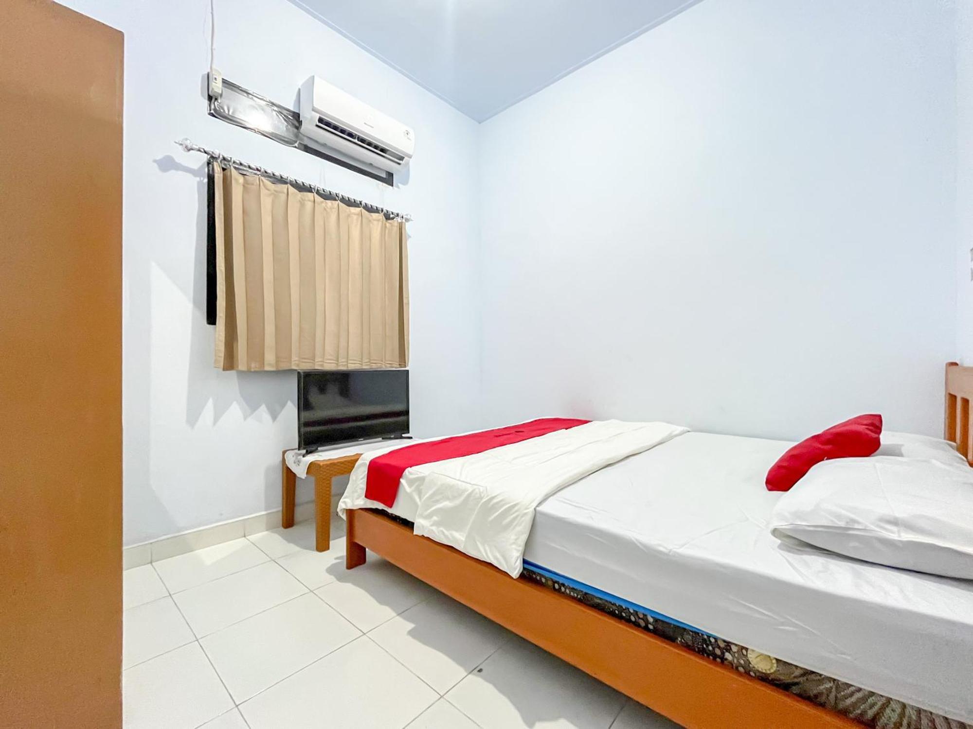 Reddoorz Syariah At Home Ampana Guest House Ampana Kota Exteriér fotografie