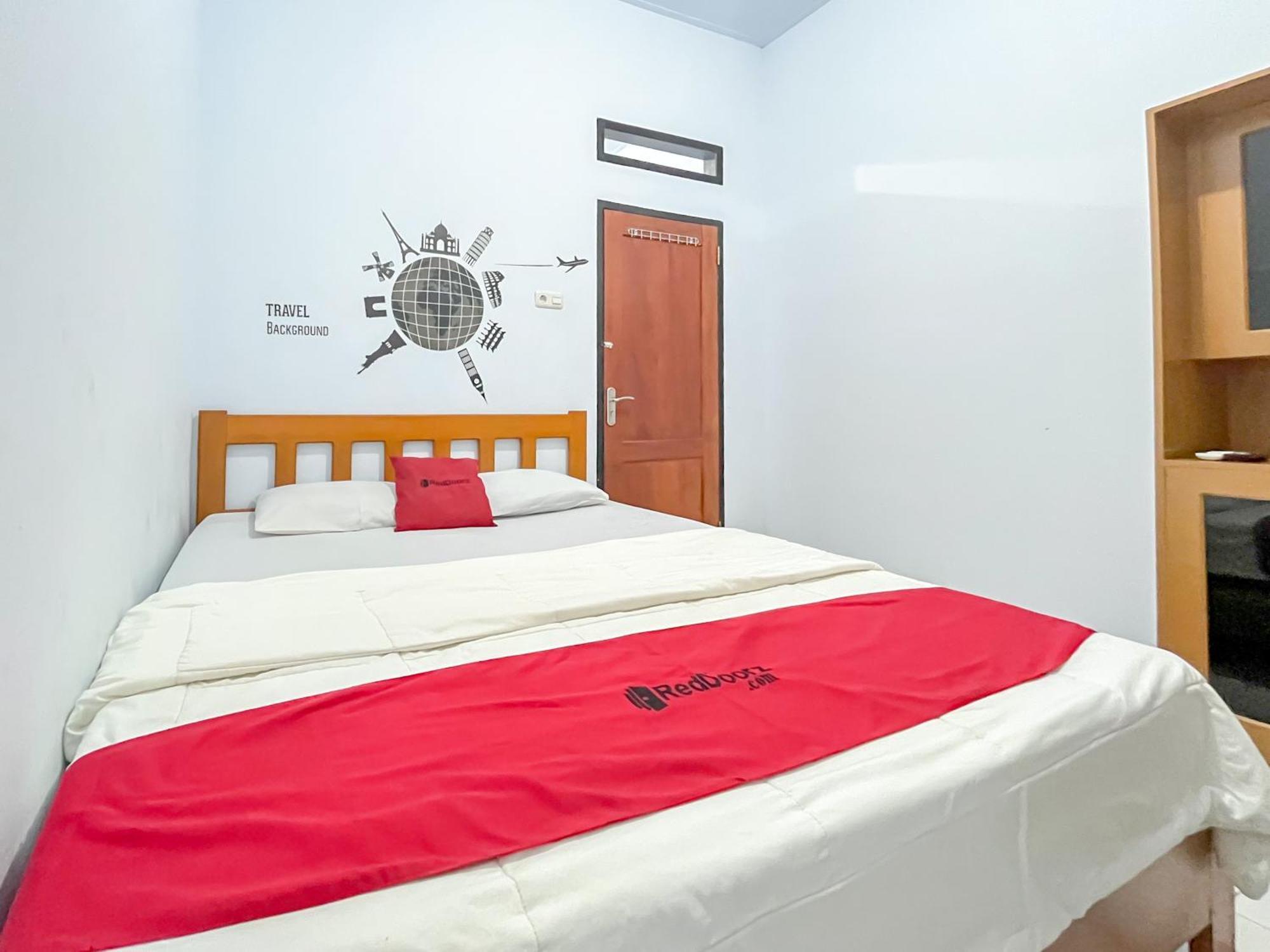 Reddoorz Syariah At Home Ampana Guest House Ampana Kota Exteriér fotografie