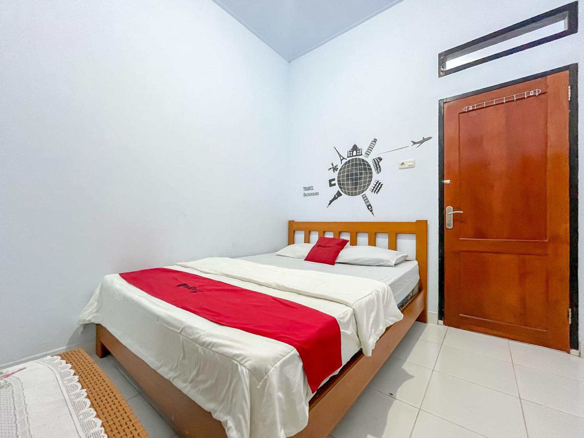 Reddoorz Syariah At Home Ampana Guest House Ampana Kota Exteriér fotografie
