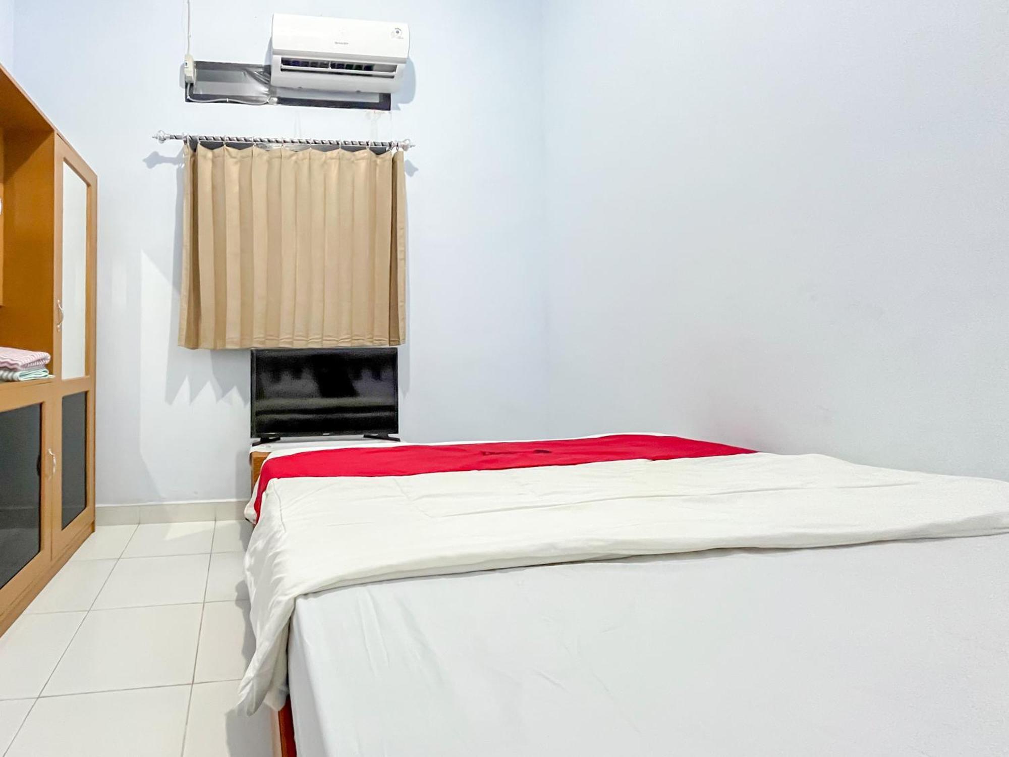 Reddoorz Syariah At Home Ampana Guest House Ampana Kota Exteriér fotografie