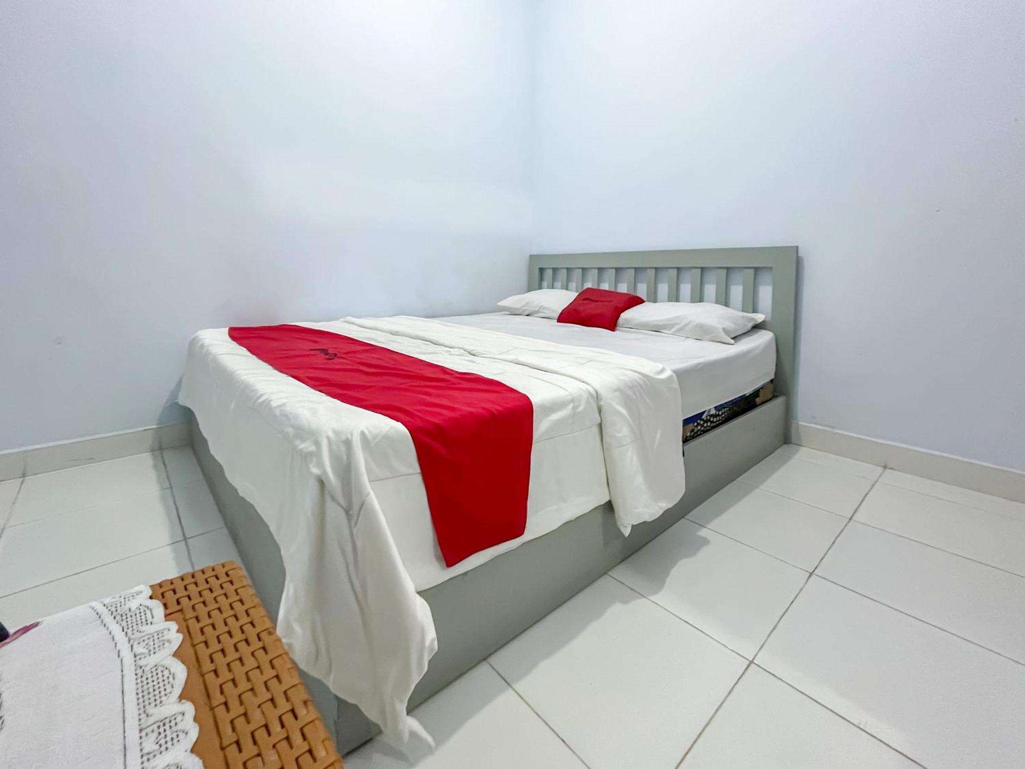 Reddoorz Syariah At Home Ampana Guest House Ampana Kota Exteriér fotografie