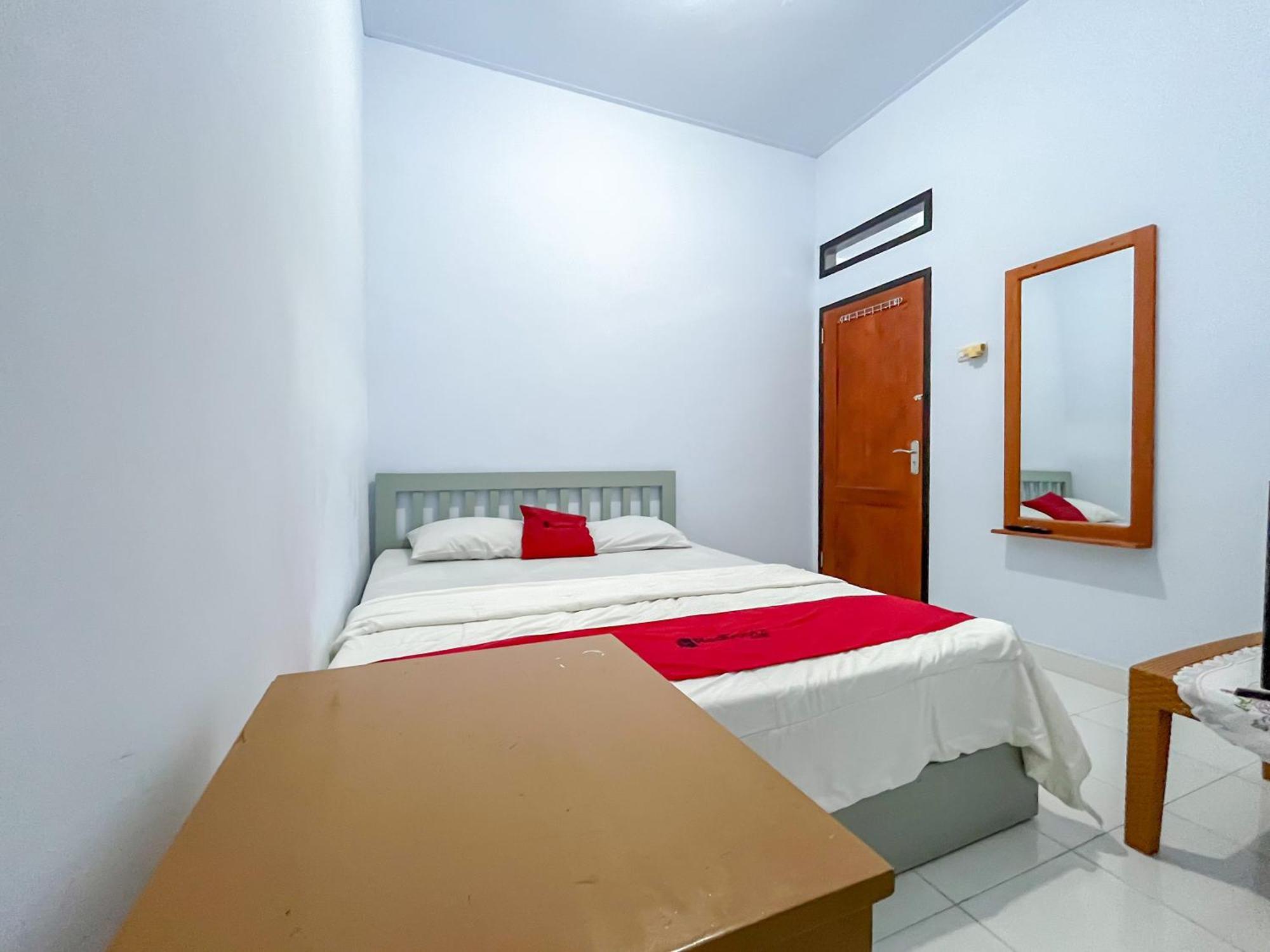 Reddoorz Syariah At Home Ampana Guest House Ampana Kota Exteriér fotografie