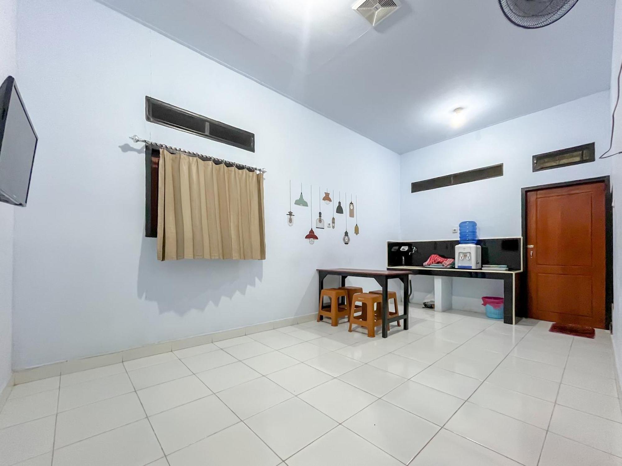 Reddoorz Syariah At Home Ampana Guest House Ampana Kota Exteriér fotografie