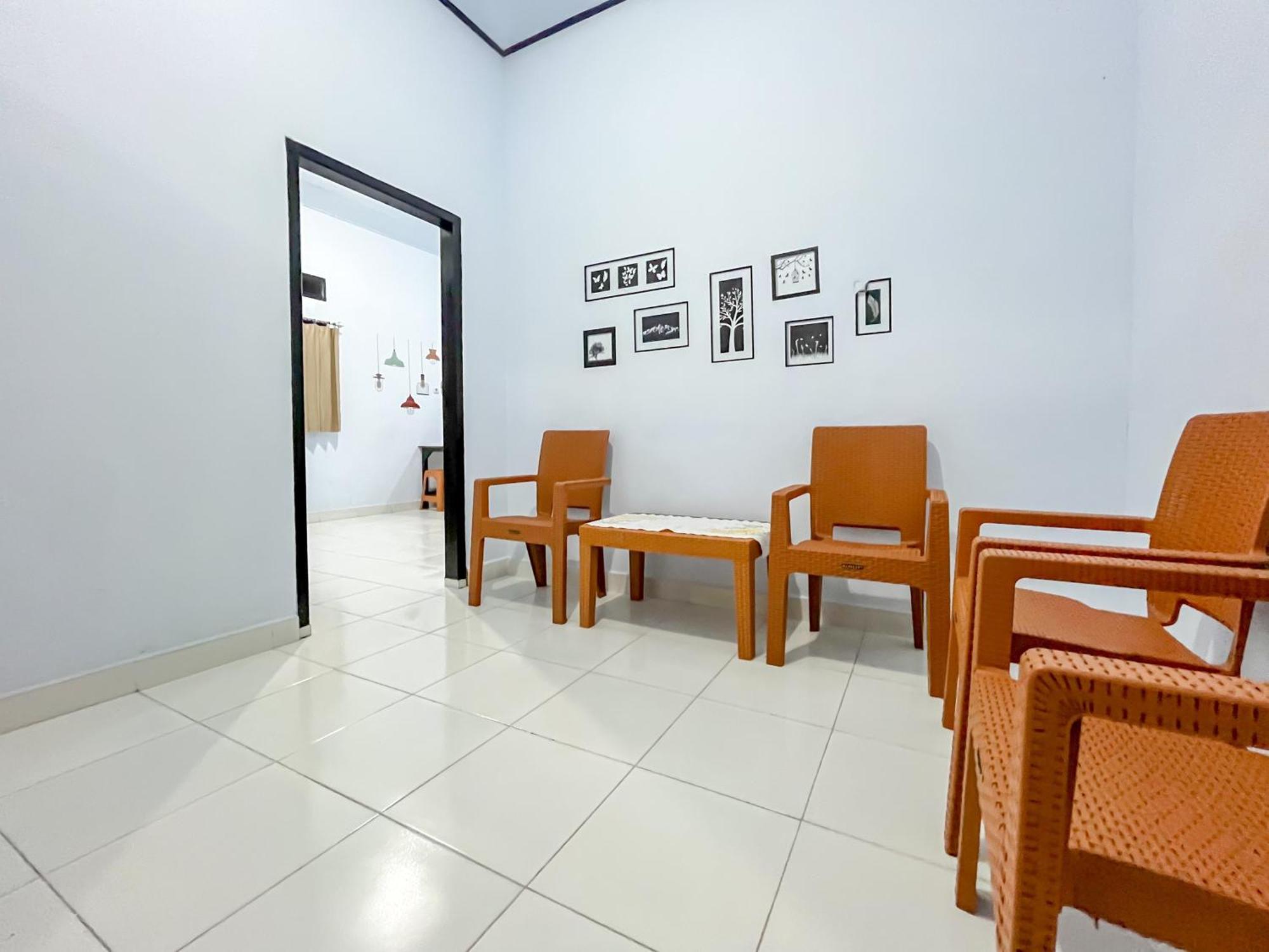 Reddoorz Syariah At Home Ampana Guest House Ampana Kota Exteriér fotografie